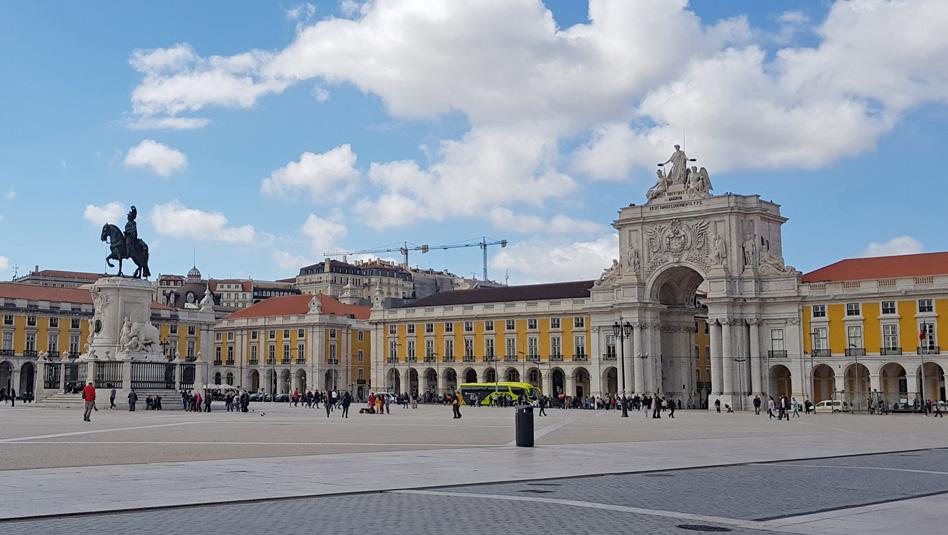 https://www.youtube.com/watch?v=ocji6oz7l6a - Lisboa עיר השמש הנצחית ליסבון )או בפורטוגזית (Lisboa היא הבירה העתיקה ביותר באירופה, אחרי אתונה )בירת יוון(, והגדולה ביותר בפורטוגל.
