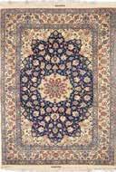 שטיח נעין פרסי ישן, דוגמת מרובע, מדליון מרכזי בתוך כותרת