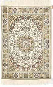 שטיח אפגאני ישן, בדגם שטיחי הקווקז, דוגמת שלושה מדליונים ומוטיבים כפריים, על רקע לבן, שוליים ברקע כחול וקרמל. 325x225 ס"מ. 229.