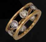 טבעת עתיקה זהב 18K וכסף, מסגרת אובאלית משובצת יהלומים קטנים, במרכז