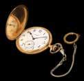 לא במצב עבודה. $ 150-200 656. שעון קמין צרפתי, 1890 בקירוב. קופסת השעון מפליז בעיטורי ברונזה מוזהבת בדגמי צמחייה עשירה.