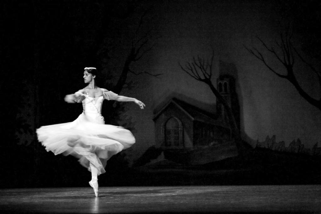 Giselle, The State Ballet of Georgia זוהי הפקה מלאת קסם, ורציתי להכניס את הצופה אל עולם האגדות שאליו מוליכות התלבושות