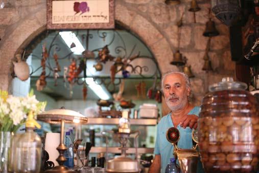 City Center אלדד וזהו מסעדה צרפתית - ישראלית כשרה רח' יפו 31 )חצר פיינגולד( במתחם חצר פיינגולד הקסומה במרכז ירושלים, נמצאת "אלדד וזהו" - מסעדה כשרה בסגנון ביסטרו צרפתי.