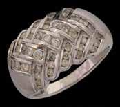 טבעת זהב לבן 14K, חישוק מסתיים באלמנטים בדגם ענפים משובצים יהלומים. 1021.