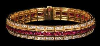 cts $ 6,000 8,000 1098. טבעת זהב 18K, חישוק מתפצל לשורות של יהלומים במשקל כולל של כ- 0.65 ct ושורת אבני רובי במשקל של כ- 1.