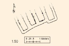הכיוון והצורה של המהמורות אינם בעלי מתאר אחיד צורתם סגלגלה או מלבנית עם פינות מעוגלות לרוב. טיפוס 3: קבר ארגז חצוב בסלע הכורכר )איור 3(.