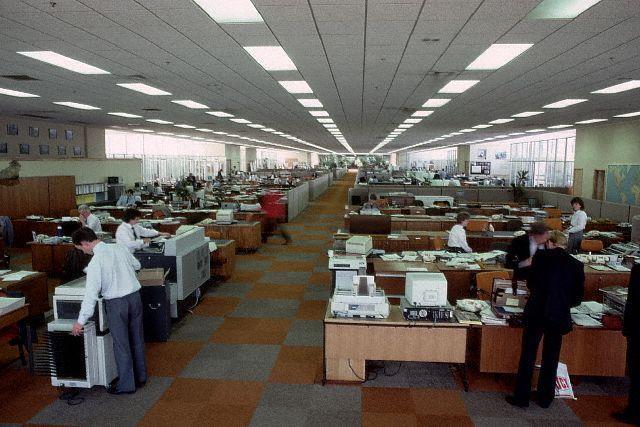 Workplace Planning 1960 s-1970 s תפיסת תאורת המשרד-בשנים 1960-1970 More light was better Employees worked