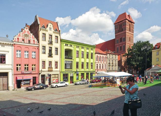 כיכר העיר העתיקה, כמו בערים פולניות אחרות כגון ורשה, קרקוב ופוזנן, היא האטרקציה המרכזית בעיר, כי שם מרוכזים המבנים המעניינים ביותר, ואליה נוהרים המוני התיירים.