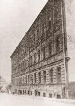 די דרוקערײ רא ם / דער פא רלא ג רא ם. החל מסוף המאה ה- 18 עסקה משפחת רא ם בהדפסה והוצאה לאור של ספרים בוילנה. במהלך המאה ה- 19 היה זה בית הדפוס הגדול ביותר במזרח אירופה.