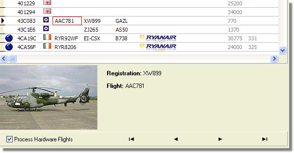 AirNav RadarBox Help 80 בדוגמה זו, שני כלי טיס צבאיים נקלטים, אבל אינם מוצגים על המפה כיוון שהם אינם משדרים מידע על RadarBox של Mode S מיקומם. אולם ניתן לראות את רישום כלי הטיס ואת גובהם.
