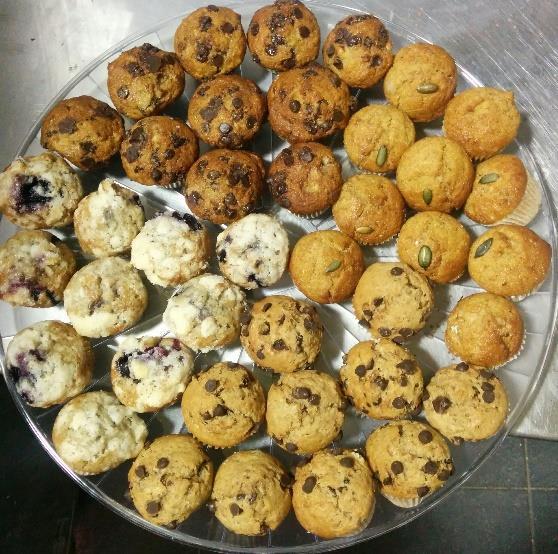 מאפינס )לבחירה בקבוצות של 5 מאפינס מארבעה סוגים שונים( Mini muffin platter 160 מגש מיני מאפינס 40 mini