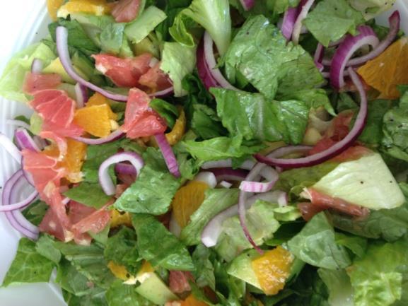 Citrus salad (serves 12-15) סלט פרי הדר )מתאים ל -12 15 סועדים( Salad greens, sliced orange and grapefruit with