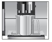 כך נוצר מראה השכבות האופייני למשקה הקפוצ'ינו. חליטת הקפה תתחיל, וכמות המים שנקבעה מראש לקפה תוזרם לתוך הספל. הכנה תיפסק אוטומטית והמכונה מוכנה עתה לשימוש.