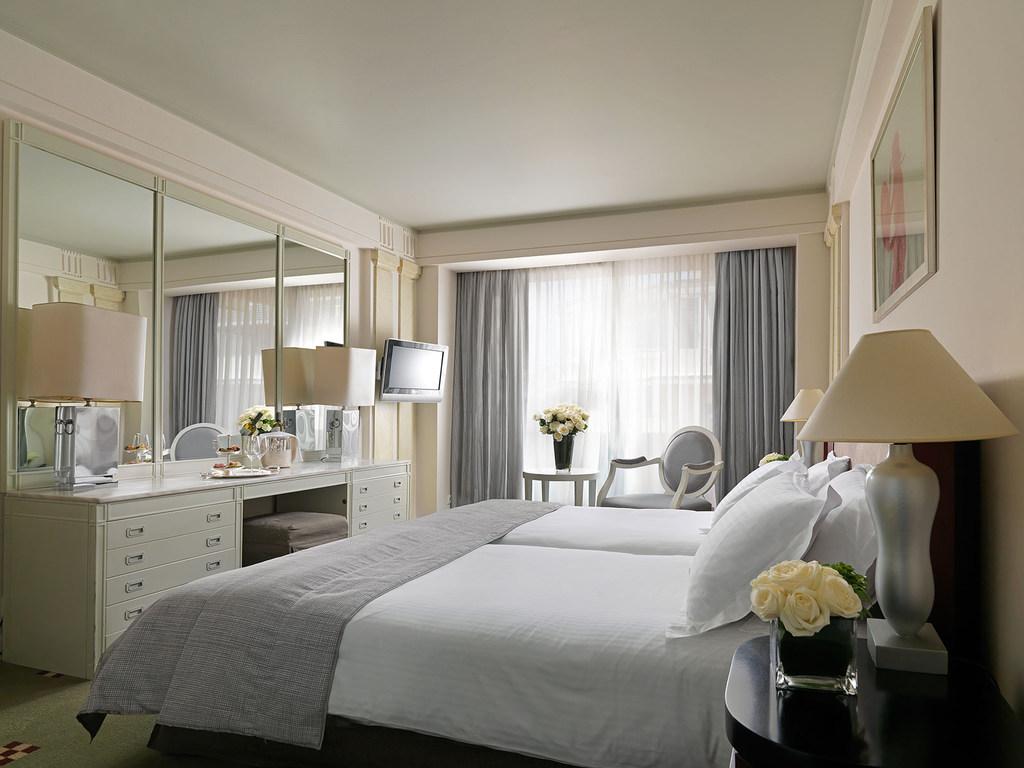 חדר סופיריור זוגי - עבור עד 3 אורחים. בגודל 25 מ"ר. חדרי הסופריור של מלון NJV אתונה פלאזה מציעים לאורחים אווירה חמימה עם ריהוט אלגנטי וצבעים רכים.