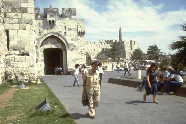 שער ציון השער המקשר את הר ציון והרובע הארמני אל העיר העתיקה. נפרץ על ידי חטיבת "הראל" במלחמת העצמאות, כדי להעביר אספקה לרובע היהודי הנצור. סימני יריות הרובים סביב השער בולטים עד היום.