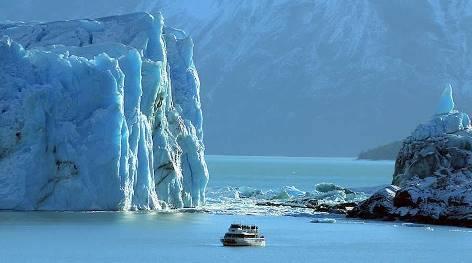 העיירה הקטנה יושבת על הגדה הדרומית של אגם ארגנטינו Argentino),(Lago שבמחוז סנטה קרוז, ומהווה בסיס לסיורים אל הקרחונים האדירים שבאזור.