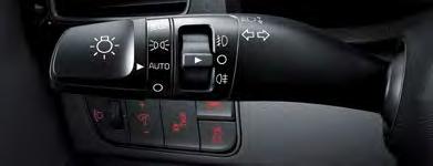 האחורית בקרת תאורה אוטומטית כוון את הידית למצב AUTO והפנסים הראשיים