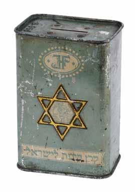 243 242 242. קופת קק"ל - בריטניה, 1920 קופסה לאיסוף תרומות לטובת הקרן הקימת לישראל. ]בריטניה, 1920[. פח; הדפסה בצבעים לבן וירקרק.