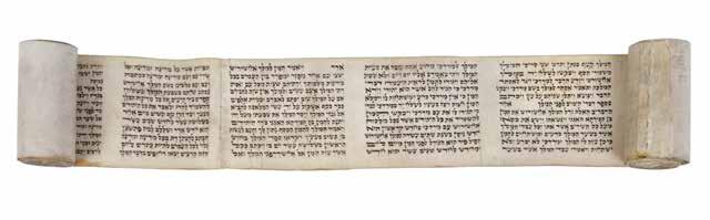 להלכה נפסק בשולחן ערוך )סימן תרצ"א( שהניקוד אינו פוסל את המגילה. גובה הקלף: 9 ס"מ. מצב כללי טוב. אותיות דהויות במספר יריעות. בלאי וכתמים. יריעה אחרונה רופפת. נרתיק קרטון תואם, קרוע. פתיחה: $750 49.