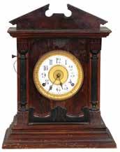 שעון קמין אנגלי, 1900 בקירוב. היצרן,Fattorini מברדפורד. קופסת שעון מסוגננת עם עיטורים וקולונות.
