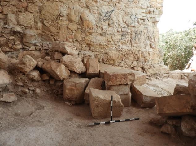 שלבי הרס מבצר מונפורט לאור החפירות הארכיאולוגיות בשנים 2011 2019 רביע חמיסה Email: rabeikham@walla.co.