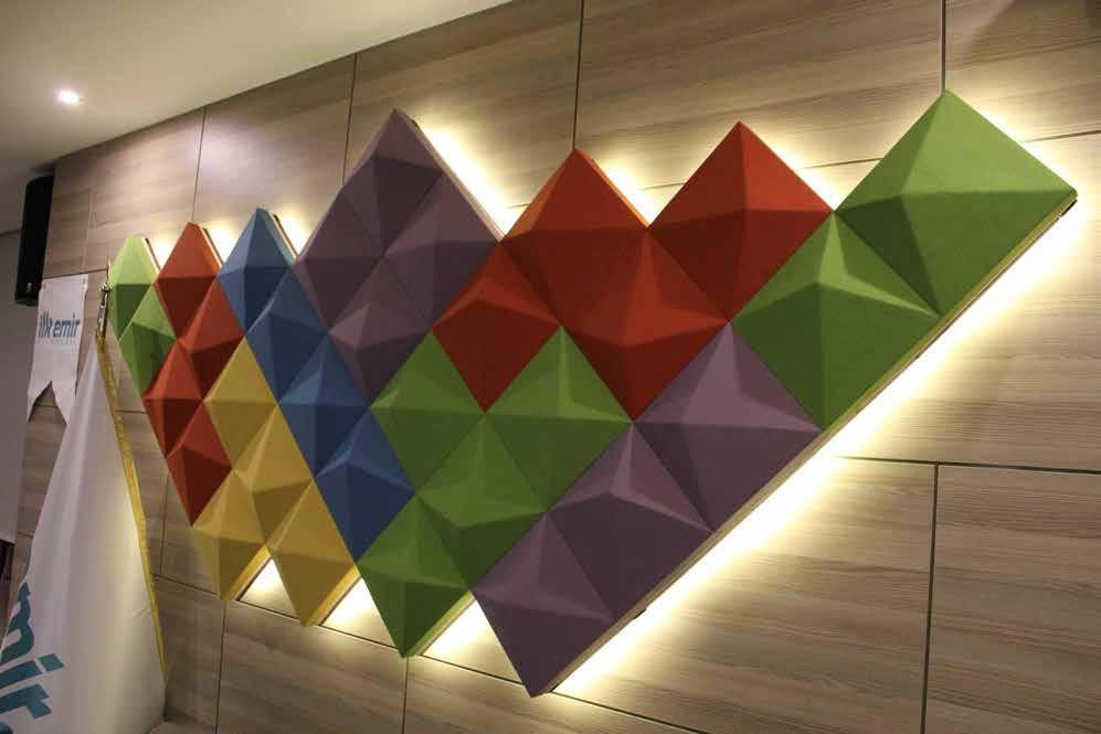 - אריחים אקוסטיים מחופים בד לחיפוי וקירוי WALL PANELS אריחי צמר זכוכית, בדחיסות גבוהה להתקנה בהדבקה.