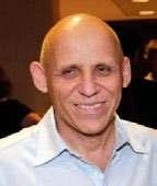 ביים חמישה ממחזותיו של ברטולט ברכט: חתונה ועלייתה ונפילתה של העיר מהגוני בקאמרי, 1980; מעגל הגיר הקווקזי בהבימה, 1987; הנפש הטובה מסצ'ואן בתיאטרון הלאומי של מינכן, 1989; אמא קוראז' בקאמרי, 2002.