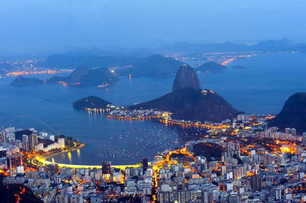 ולא פחות חשוב- בזכות הקרנבל הברזילאי המושך מאות אלפי תיירים מידי שנה מרחבי העולם.