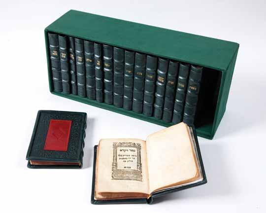 תנ ך ותהילים Bibles and Tehilim 220 220. Bible Geneva, 1617-1620 Elegant 17-Volume Set Torah, Nevi im and Ketuvim. Geneva [Switzerland], [1617-1620]. Kafa Eilon Printing Press.