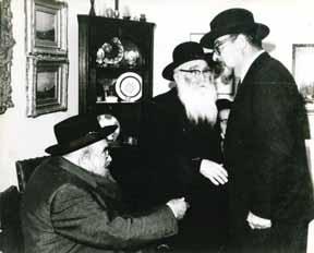 479. ארכיון ועד יהודי אפגניסטן בירושלים מכתבים ומסמכים ועד יהודי אפגניסטן בירושלים - ארכיון גדול של מכתבים ומסמכים. כולל: למעלה ממאה מכתבים ודפים בכת י. חלקם נשלחו מאפגניסטן לירושלים בשנות התר פ-תר צ.