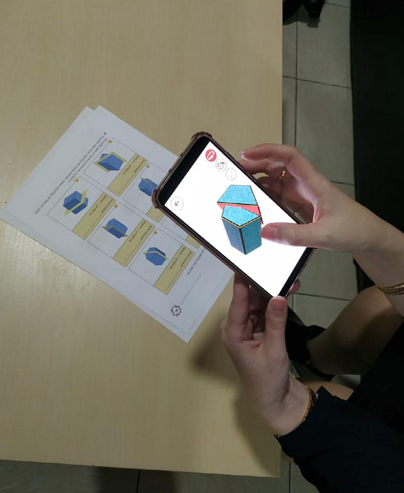 שיקולי שיפוט לפתרון הבעיה במהלך יישום אפליקציית AR שיפוט על פי טרנספורמציות משימה ד )עמ' ( התלמידים נדרשו להחליט האם לאחר חיתוך המנסרה שני הגופים שהתקבלו הם גם