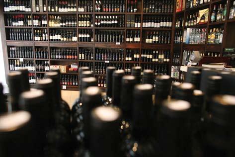 אנו מבצעים משלוחי יין לכל נקודה בארץ ובעולם באריזות מיוחדות ומוגנות. Shahar Wines 29 Emek Refaim St.