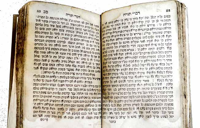 ומורי ר חיים מאיר יחיאל ז ל ממאגלינצא. דפוס רבי אריה ליב שפירא. חותמות עתיקות ומעניינות בשער הספר. מצב טוב. שלם לחלוטין. 10. Extremely Rare!