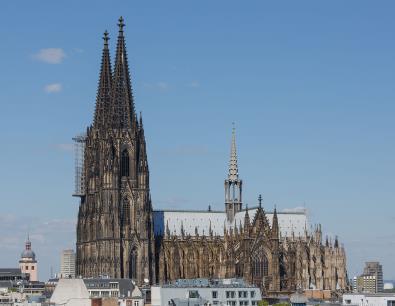 קלן,(Cologne) היא אחת הערים העתיקות ביותר בגרמניה. היא נוסדה על ידי הרומאים ומאז ומעולם הייתה מרכז מסחרי מוביל על הריין. נבקר בקתדרלה Cathedral) (Dom שהיא מהגדולות באירופה.