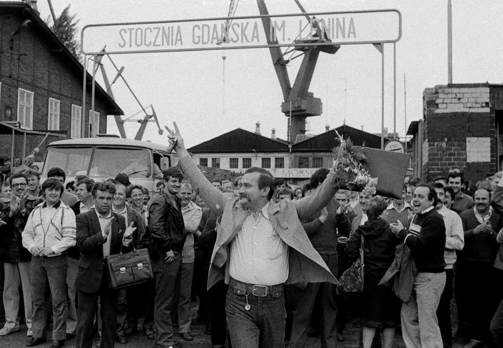 10 12 11 שתים עשרה שנים מאוחר יותר הוקם במספנות גדאנסק בפולין איגוד העובדים סולידריות,)Solidarność( הראשון בגוש הקומוניסטי שלא היה תחת פיקוח השלטון.
