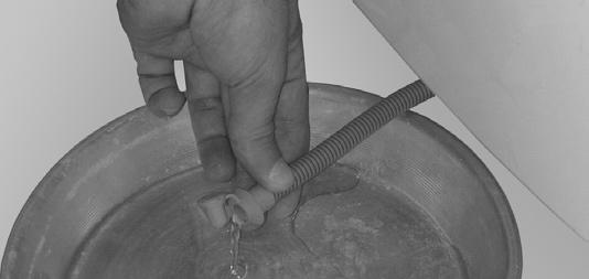 ניקוז מים עודפים/ ניקוי המסנן A B C D E F G אנו ממליצים לבדוק ולנקות את המסנן באופן שוטף, לפחות פעמיים או שלוש פעמים בשנה, במיוחד: כאשר הנורה "ניקוי משאבה"