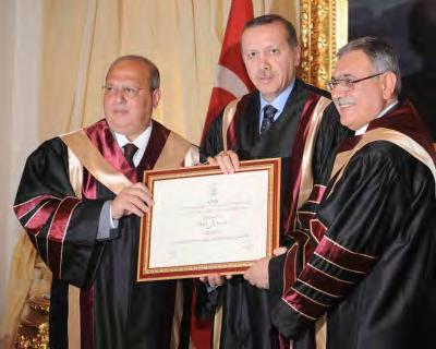 2 ב- 17 באפריל, 2010 קיבל ראש ממשלת תורכיה טאיף ארצ'ואן תואר דוקטור של כבוד באוניברסיטה האסלאמית בעזה מוסד חינוכי שבשליטת חמאס.