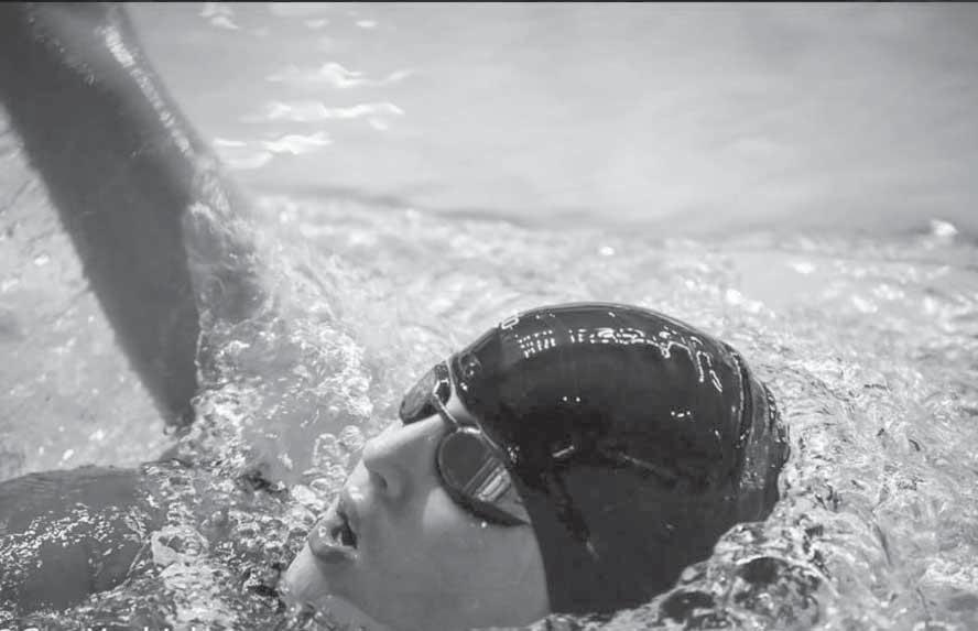 יחיאלי מקצוענית משחה 200 גב צילום: גיא כמה זמן לוקח ללבוש חליפת שחייה בים?