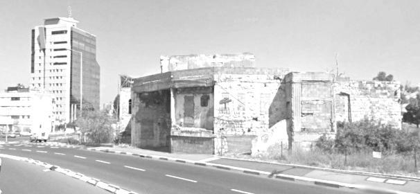 הקרקע שייכת לעיריית חיפה או לרשות הפיתוח, בחינה מקרוב של המצב הסטטוטורי מגלה כי חלקו של השטח אמנם מיועד לשצ"פ, אולם חלקיו האחרים מוגדרים כיעוד למגורים ב' מיוחד )בשילוב עם מסחר( וחלק נוסף מוגדר כאתר