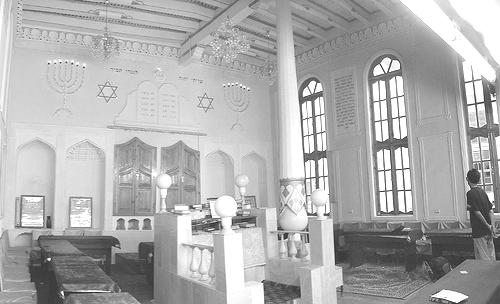98 לתלמידים: בית הכנסת