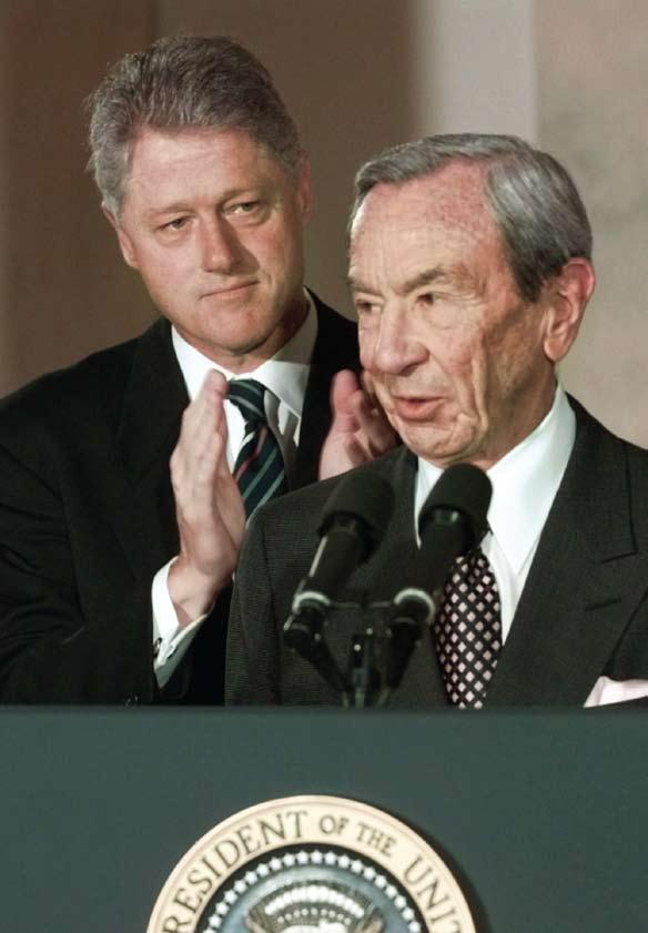 הנשיא ביל קלינטון ומזכיר המדינה וורן קריסטופר ב- 7 בנובמבר, 1996.
