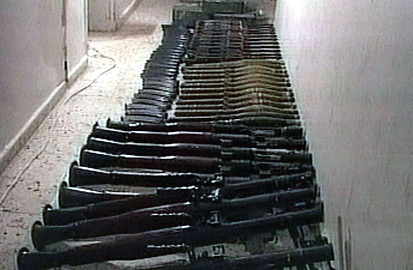 טונות של כלי נשק כאלו, שהוצגו בטלוויזיה הפלשתינאית ב- 2 בפברואר 2007, מוברחים אל תוך עזה דרך מנהרות תת קרקעיות מתחת לציר פילדלפי, בין סיני המצרית לעזה הפלשתינאית.