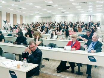 18 אוניברסיטת אריאל...המשך כנסים ומחקרים "העבריין, הקורבן והצופה" - כנס קרימינולגים בינלאומי באריאל כנס בינלאומי שעסק בנושא זירת העבירה: העבריין, הקורבן והצופה התקיים באוניברסיטת אריאל בחודש מרץ השנה.
