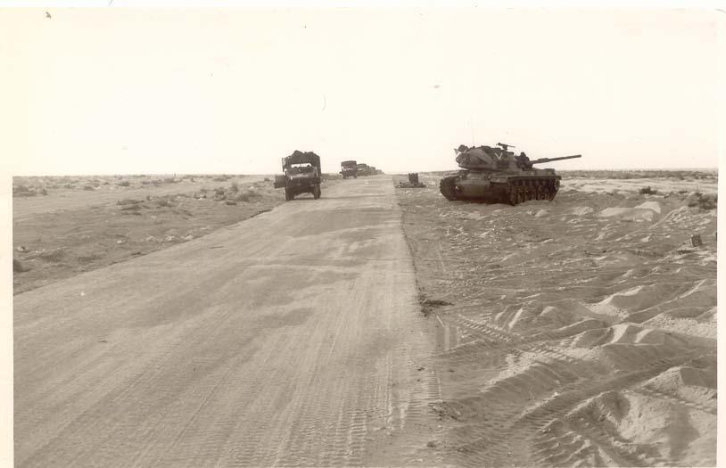 טנק מגח ממתיו לנו לתיקון בציר "חבית" )כביש איסמאליה סואץ(. האש יום הראשון להפסקת ללחימה, היום ה- 18 לאוקטובר, ה- 23 יום שלישי, שהופרה.