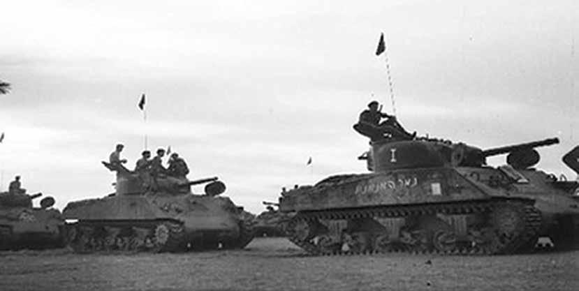 טנקים של צה"ל בדרך לכיבוש רצועת עזה\ צילום בוריס כרמי, ארכיון צה"ל ומערכת הביטחון פברואר 2017 שריון 50 29 אולי נראה טוב יותר. כיוון שלא רואים אויב - נתייחס לכל השטח כשטח חשוד.