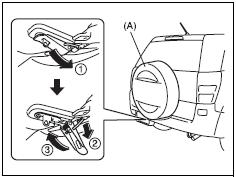 סוזוקי גרנד ויטארה פרק - 8 תיקוני חירום השתמש במגבה אך ורק להחלפת אופנים על משטח קשה וישר. אין להגביה את הרכב כאשר הוא על משטח משופע. הגבה את הרכב אך ורק בנקודת ההרמה הקרובה של האופן המוחלף.