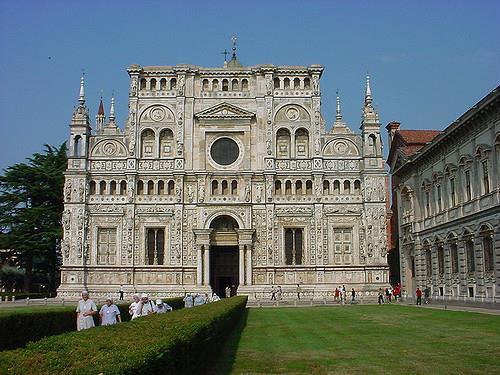 לא נפסח כמובן על הדאומו (Duomo) של מילאנו, יצירה ארכיטקטונית יחידה במינה, הכנסייה הגותית היחידה בעולם שנבנתה משיש. נמשיך לביקור במוזיאון לה סקלה ונטייל ברחוב המעצבים.