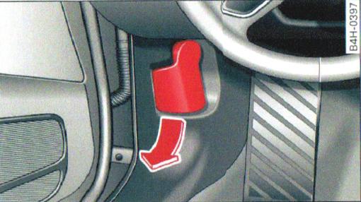 تعليمات في حالة الطواري فتح /ا غلاق غطاء المح رك يتم حترير غطاء احملر ك من داخل السيارة.